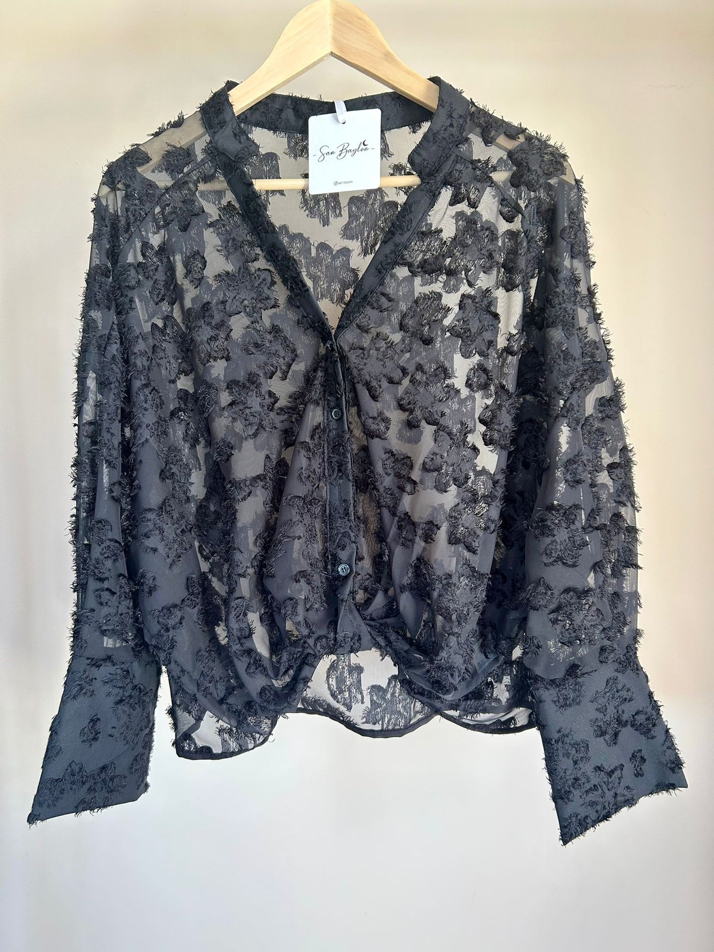 Camicia fiori rilievo