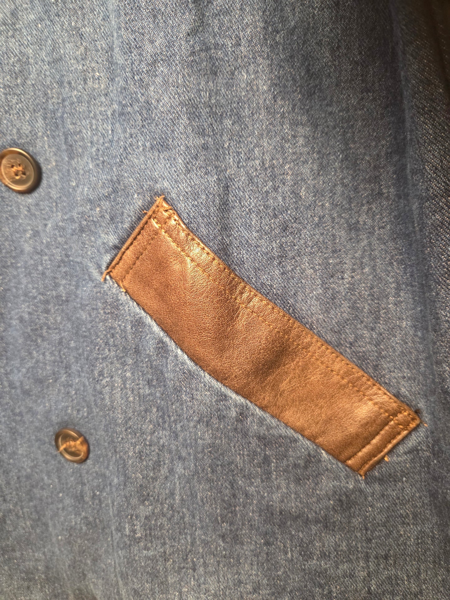 Giacca over jeans cuoio