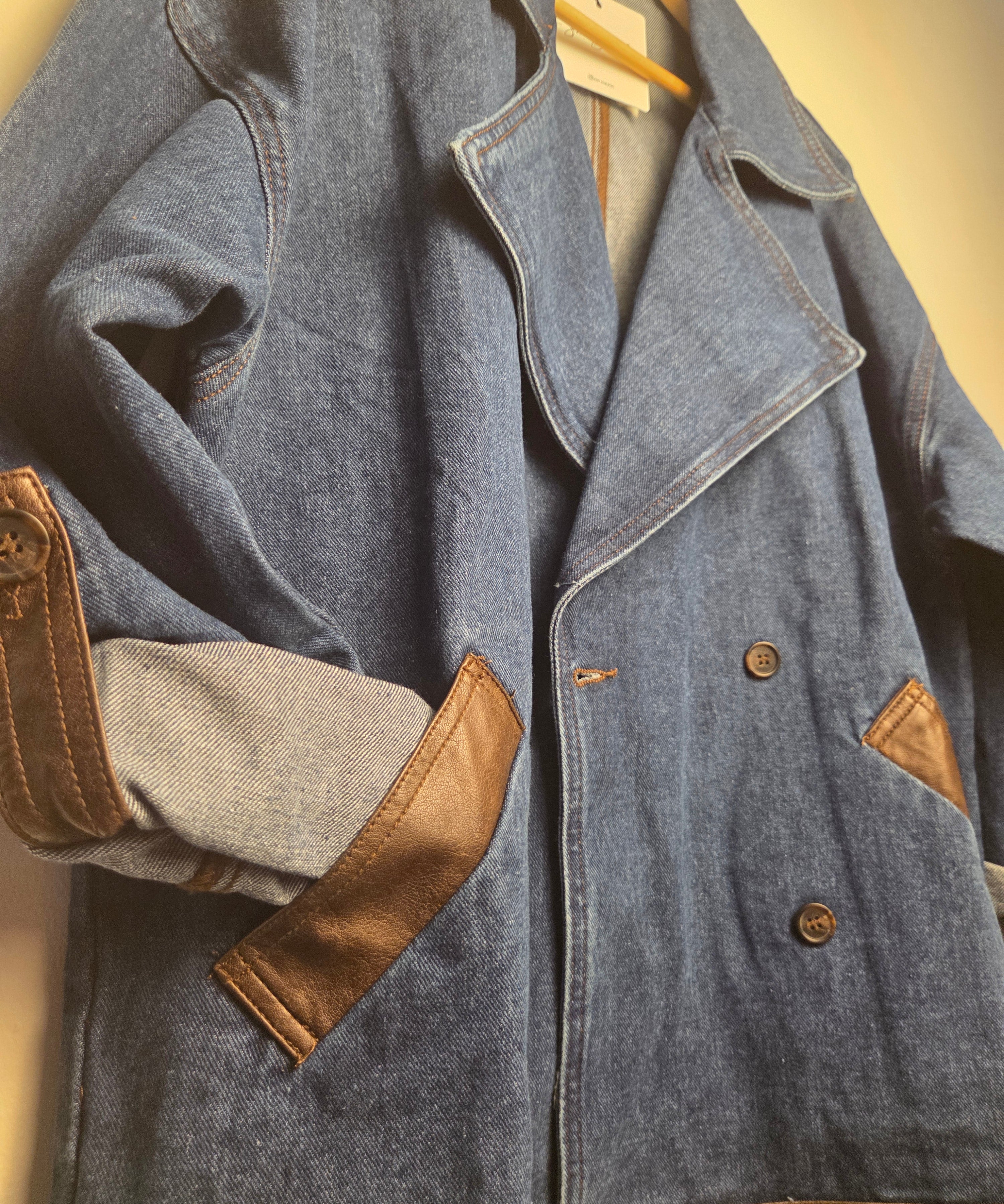 Giacca over jeans/cuoio