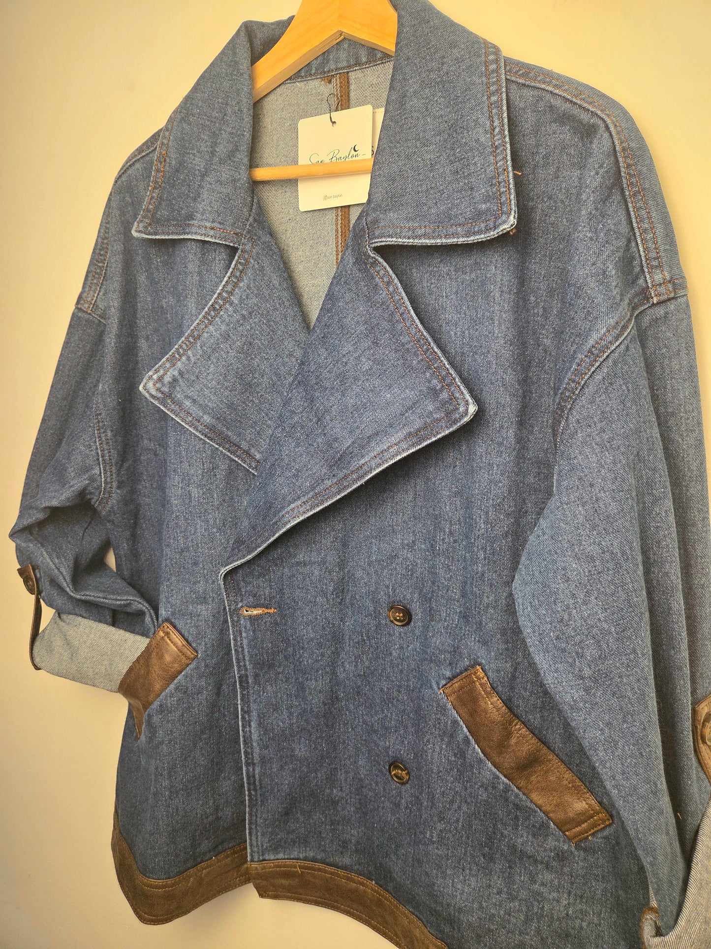 Giacca over jeans cuoio